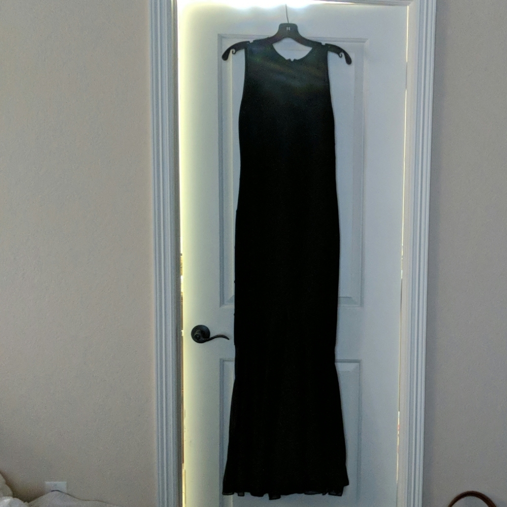 Betsy & Adam long form fitting formal dress